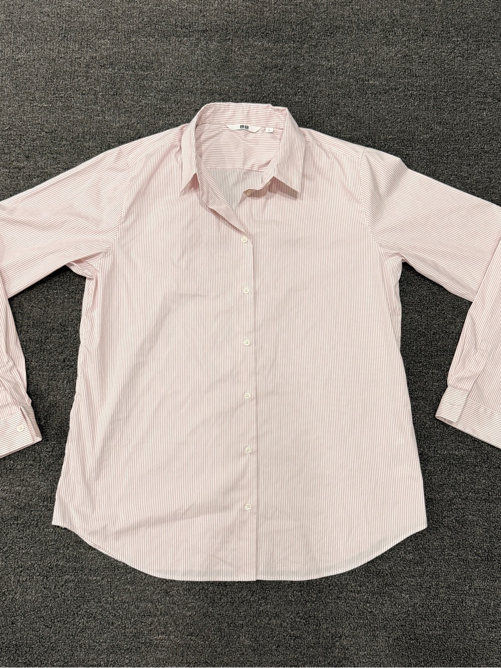 Uniqlo Light Pink Women's Button-Down Shirt - Picture 2 of 4